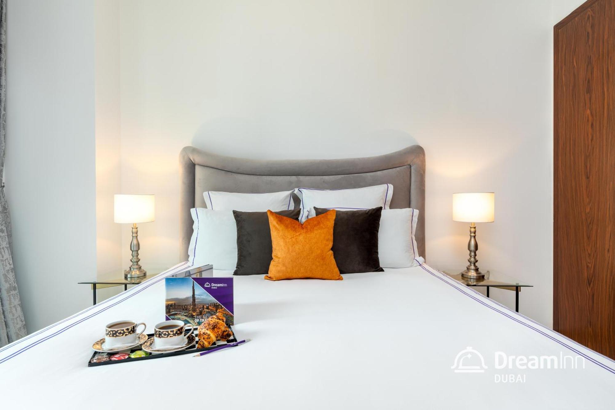 Dream Inn Apartments - Burj Residences Burj Khalifa View Дубай Екстериор снимка